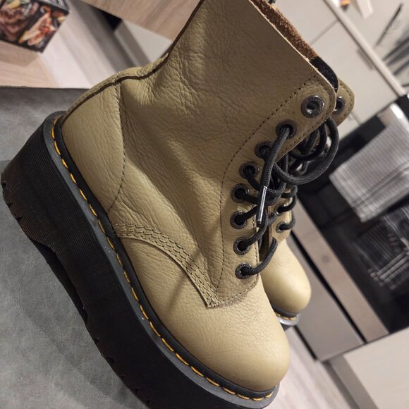 Dr. Martens 1460 Pascal Max Women's Leather Platform Boots Size 7US/38EU/5UK - Picture 6 of 7